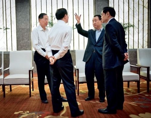 “跟政府可以亲近,但是不参与政治和派系斗争。” “跟政府可以亲近,但是不参与政治和派系斗争。”