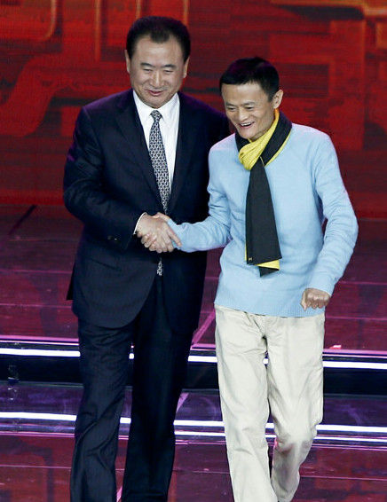 王健林（左）和马云（右） 