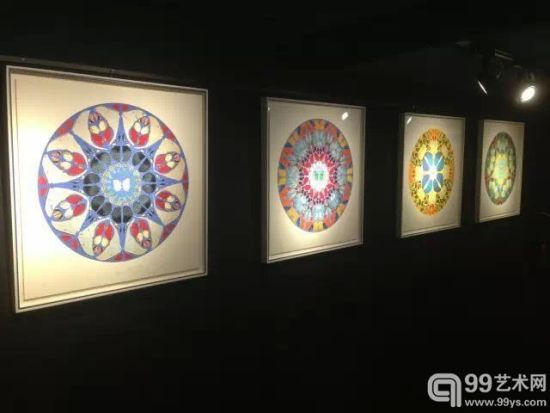 赫斯特部分画作于香港Opera Gallery展出,以下是其中一个系列的画廊展示图。 赫斯特部分画作于香港Opera Gallery展出,以下是其中一个系列的画廊展示图。