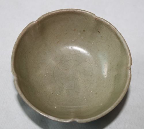 图4 图4 五代婺州窑青釉五出筋花口茶盏