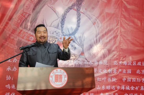 媒体人、策展人杜海义先生主持开幕 媒体人、策展人杜海义先生主持开幕