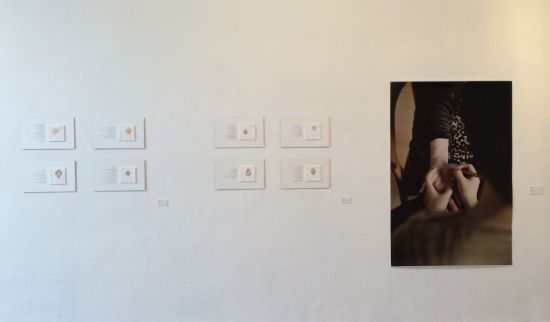 赵端行为艺术作品,《手把手》材料费400欧,近130小时完成作品,每小时20欧艺术家定价3000欧,加上画廊费用,最终定价6000欧。 赵端行为艺术作品,《手把手》材料费400欧,近130小时完成作品,每小时20欧艺术家定价3000欧,加上画廊费用,最终定价6000欧。