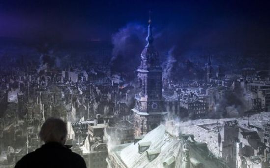 德国艺术家作全景画卷重现二战德累斯顿遭轰炸历史 德国艺术家作全景画卷重现二战德累斯顿遭轰炸历史