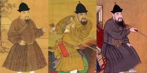 腰系绦钩的明宪宗(左)和腰系绦环的明宣宗(中、右) 腰系绦钩的明宪宗(左)和腰系绦环的明宣宗(中、右)