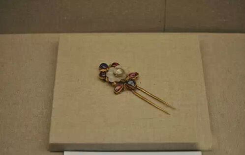 镶宝玉花金钗 镶宝玉花金钗