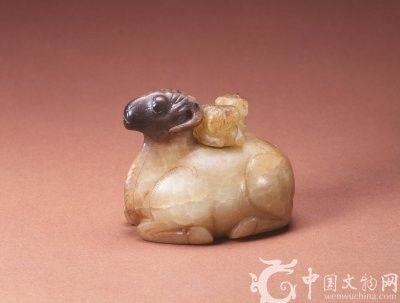 玉卧羊形砚滴 玉卧羊形砚滴