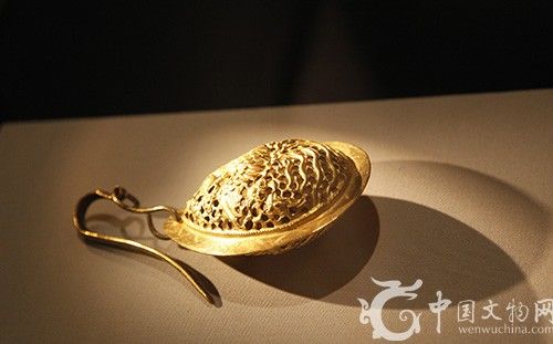 凤纹桃形霞帔金坠子 凤纹桃形霞帔金坠子