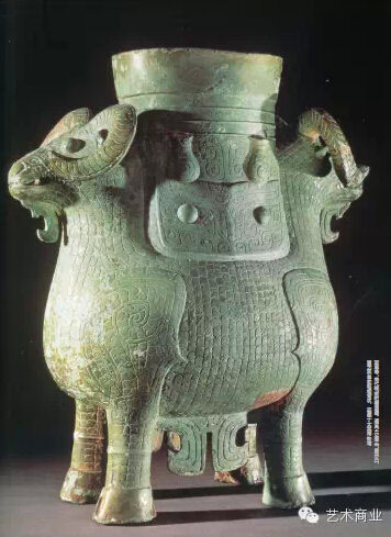 双羊尊,商代晚期的容酒器。通高45厘米,筒形口,腹为双羊前躯相背状,现藏于大英博物馆 双羊尊,商代晚期的容酒器。通高45厘米,筒形口,腹为双羊前躯相背状,现藏于大英博物馆
