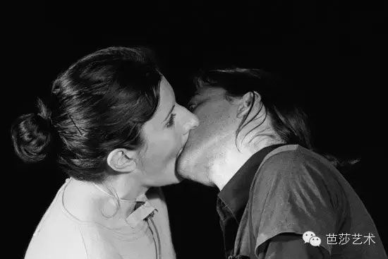 玛丽娜·阿布拉莫维奇(Marina Abramovic) 玛丽娜·阿布拉莫维奇(Marina Abramovic)
