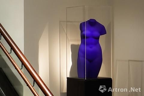 伊夫·克莱因(Yves Klein),《蓝色维纳斯》,1961年,着色石膏。版权所有:Tru。 伊夫·克莱因(Yves Klein),《蓝色维纳斯》,1961年,着色石膏。版权所有:Tru。