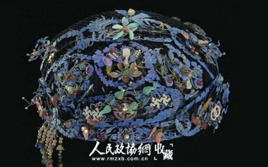 点翠钿子,清,高17cm,直径24cm。清宫旧藏 点翠钿子,清,高17cm,直径24cm。清宫旧藏