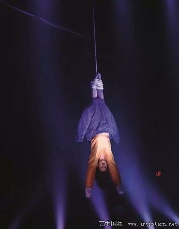 2013年,托里·瓦恩斯(Tori Wranes)在Performa双年展上演《是的Nix》 2013年,托里·瓦恩斯(Tori Wranes)在Performa双年展上演《是的Nix》