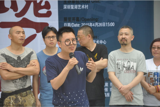灵魂之躯深圳站学术主持陈晓峰在现场讲话 灵魂之躯深圳站学术主持陈晓峰在现场讲话