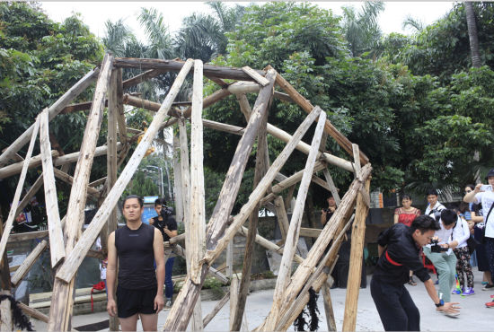 深圳现代舞蹈团(彭宇、阿峰等)行为作品 深圳现代舞蹈团(彭宇、阿峰等)行为作品