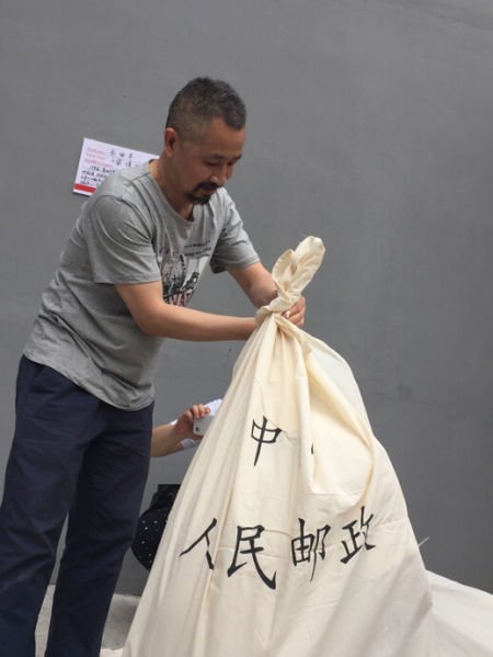 郭海平行为作品《偷渡》 郭海平行为作品《偷渡》