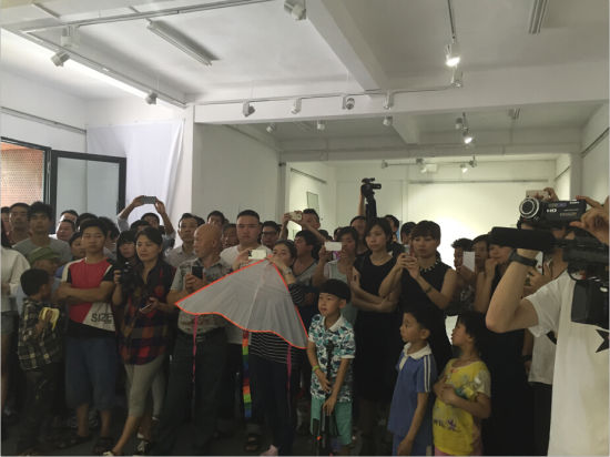 南下-灵魂之躯深圳站展览在鳌湖艺术中心开展现场 南下-灵魂之躯深圳站展览在鳌湖艺术中心开展现场