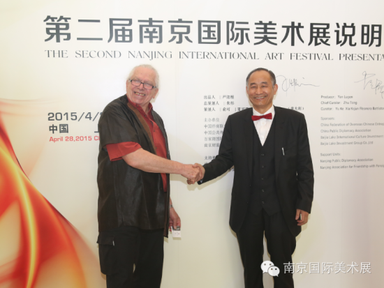 严陆根董事长与法国艺术家、中国非物质博览会组委会副秘书长Gerard Charlin先生合影 严陆根董事长与法国艺术家、中国非物质博览会组委会副秘书长Gerard Charlin先生合影