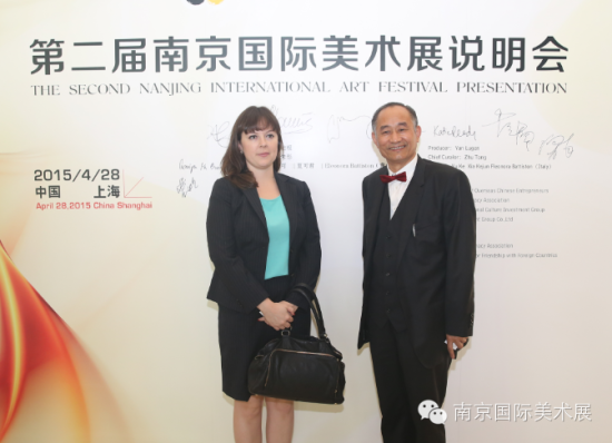 严陆根董事长与美国驻沪总领馆文化领事Katie Keedy女士合影 严陆根董事长与美国驻沪总领馆文化领事Katie Keedy女士合影