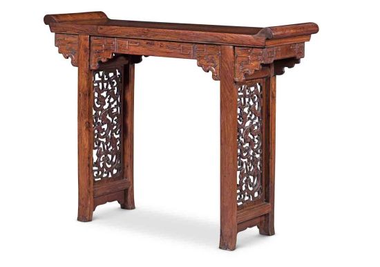 清早期 黄花梨独板夹头榫管脚枨螭龙纹小翘头案 117.5 × 34.3 × 90 cm 清早期 黄花梨独板夹头榫管脚枨螭龙纹小翘头案 117.5 × 34.3 × 90 cm