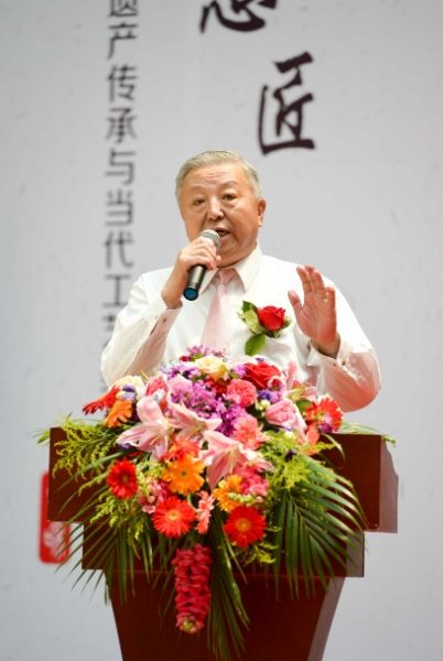 中国非物质文化遗产发展促进会会长、荣宝斋第十代传人、北京菊声京剧社社长张新年致辞 中国非物质文化遗产发展促进会会长、荣宝斋第十代传人、北京菊声京剧社社长张新年致辞