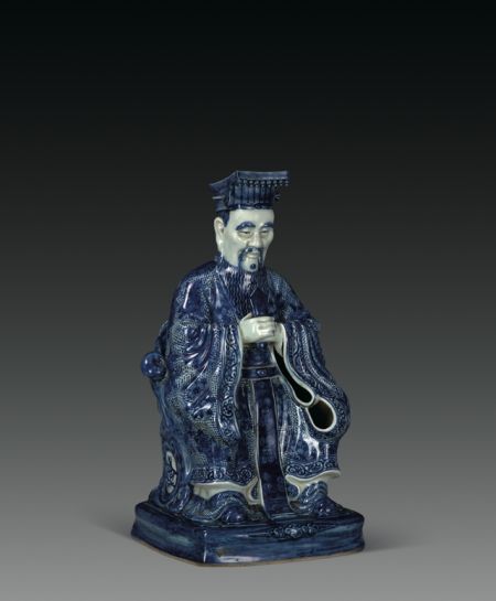 1014 柴窑青花财神雕塑 60年代 高 43cm、宽 22cm 1014 柴窑青花财神雕塑 60年代 高 43cm、宽 22cm