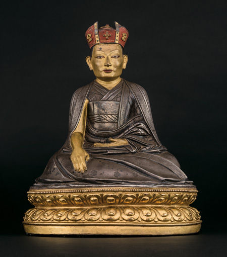 西藏16-17世纪 银质红帽五世夏玛巴像(面部泥金) 成交价:RMB 5060000 西藏16-17世纪 银质红帽五世夏玛巴像(面部泥金) 成交价:RMB 5060000
