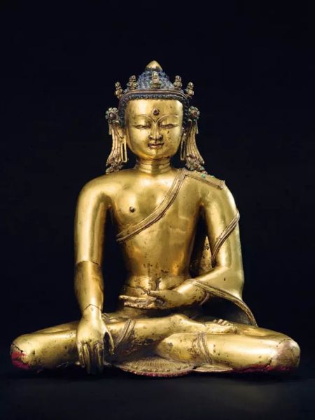 lot3183 释迦牟尼 内地 汉藏风格 十三至十四世纪 黄铜鎏金 镶嵌宝石 高42厘米 RMB: 3,000,000-5,000,000 lot3183 释迦牟尼 内地 汉藏风格 十三至十四世纪 黄铜鎏金 镶嵌宝石