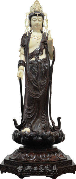 小叶紫檀镶象牙观音,信佛的胡耀之有不少佛教题材的藏品 小叶紫檀镶象牙观音,信佛的胡耀之有不少佛教题材的藏品
