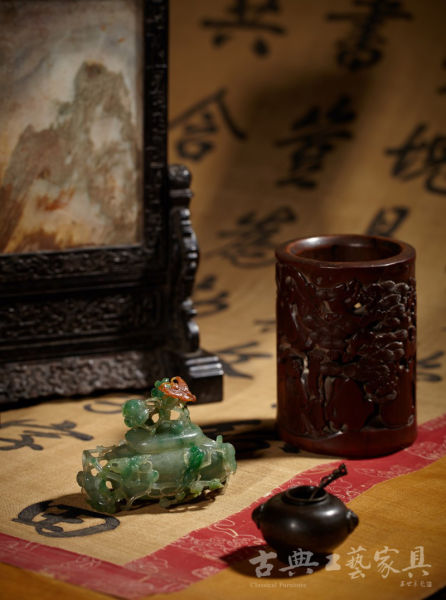 案几雅赏(图片提供:北京传是) 案几雅赏(图片提供:北京传是)