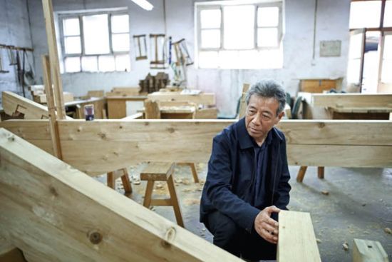 “官式古建筑营造技艺”非物质文化遗产传承人李永革 “官式古建筑营造技艺”非物质文化遗产传承人李永革
