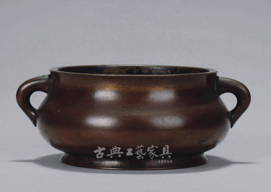 清 “大明宣德年制” 蚰耳炉 清 “大明宣德年制” 蚰耳炉