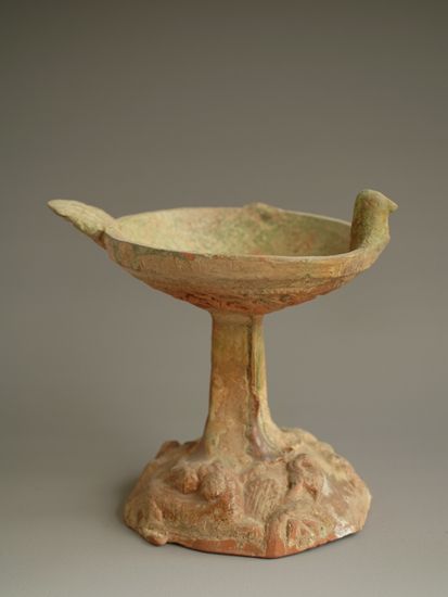 陶质凤鸟形油灯,高13cm 陶质凤鸟形油灯,高13cm