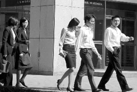 投行本来就不是个什么高价值的行业，但偏偏被赋予了过高价值的薪水。