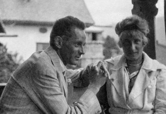 席勒与他的妻子Edith Harms. 席勒与他的妻子Edith Harms.