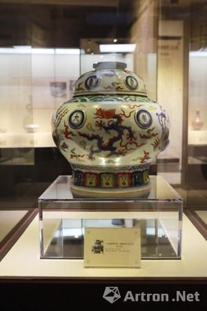 青花五彩龙凤纹大坛(图片源自浙江师范大学官方网站)