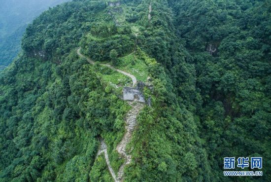 图为空中看贵州播州海龙屯飞龙关(7月3日摄)。 新华社记者 刘续 摄 图片来源:新华网 图为空中看贵州播州海龙屯飞龙关(7月3日摄)。 新华社记者 刘续 摄 图片来源:新华网