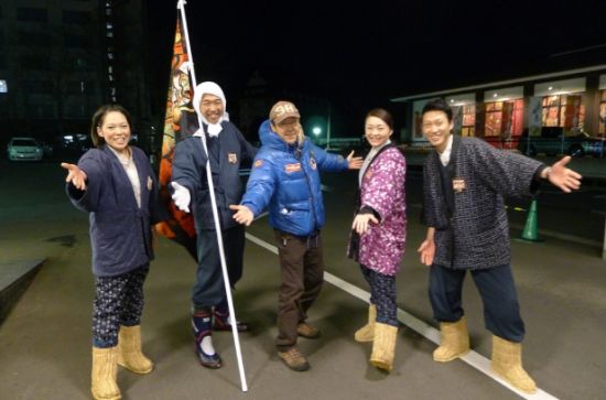 与在青森研修的公司员工们在一起