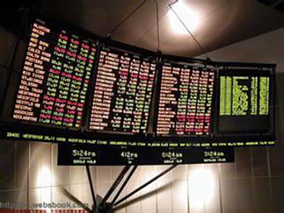 张忆东：特朗普暂停对伊朗轰炸两周，或为中期选举“抽身而退”的台阶