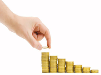 迈瑞医疗2025年营收332.82亿，国际业务占比提升至53%，研发投入39.29亿，公司累计专利数量超12000件