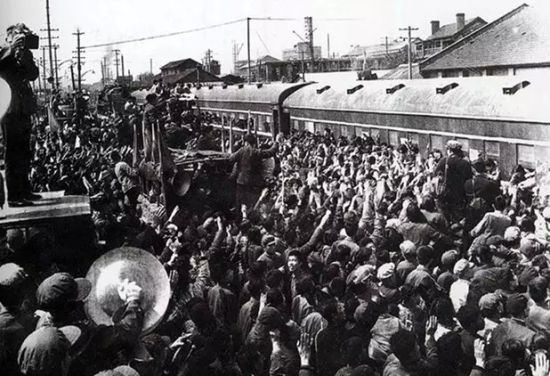 1972年冬，卢湾区，上海市体育馆，欢送上山下乡的知识青年的现场