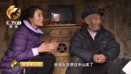 功夫不负有心人，张龙艳磨破嘴皮，终于让老人提出了他的购物需求。