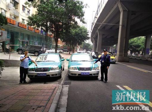 ■执法人员刚查处假冒出租车，就意外遇到惨遭套牌的正规出租车。通讯员供图