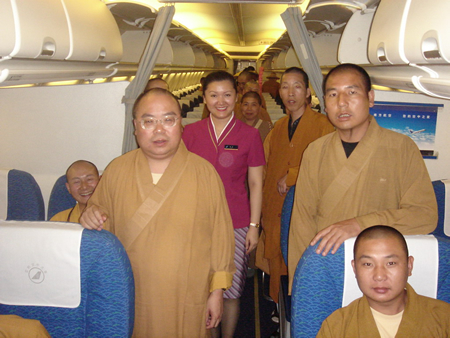 南航为僧人紧急配备特殊餐食(图)_产经动态