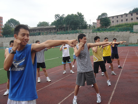 国航贵州公司对航空安全员进行体能考核(图)_