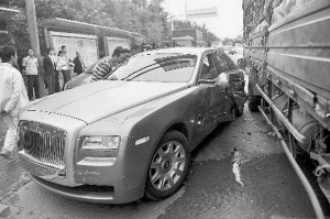 成都豪车天价保险内幕:万元起价 4S店只换不修