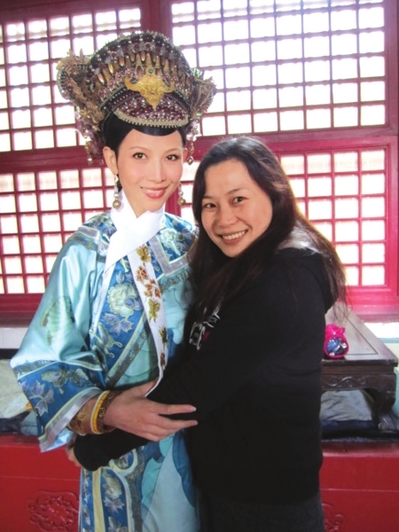 新晋作家编剧流潋紫探班蔡少芬。 新晋作家编剧流潋紫探班蔡少芬。