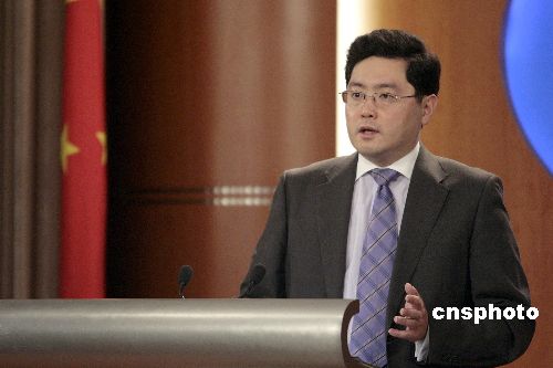 外交部发言人秦刚就人民币汇率回答记者提问_