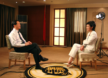 李荣融接受凤凰卫视中文台采访_国内财经