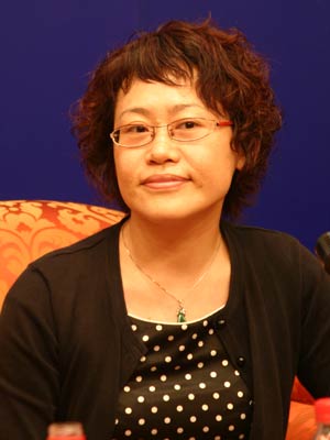 图文:北汽福田人力资源总监魏梅在发言_会议讲