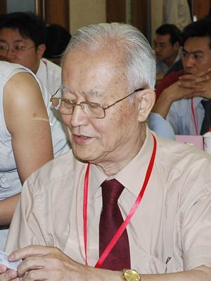 图文:全国政协委员兼中国科学院院士蔡睿贤_会